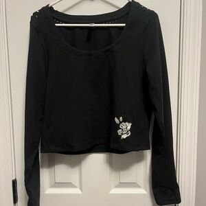 Athleta Shanti Eyelet Crop Top Fitted, scoop neck top w/silver-floral design XL